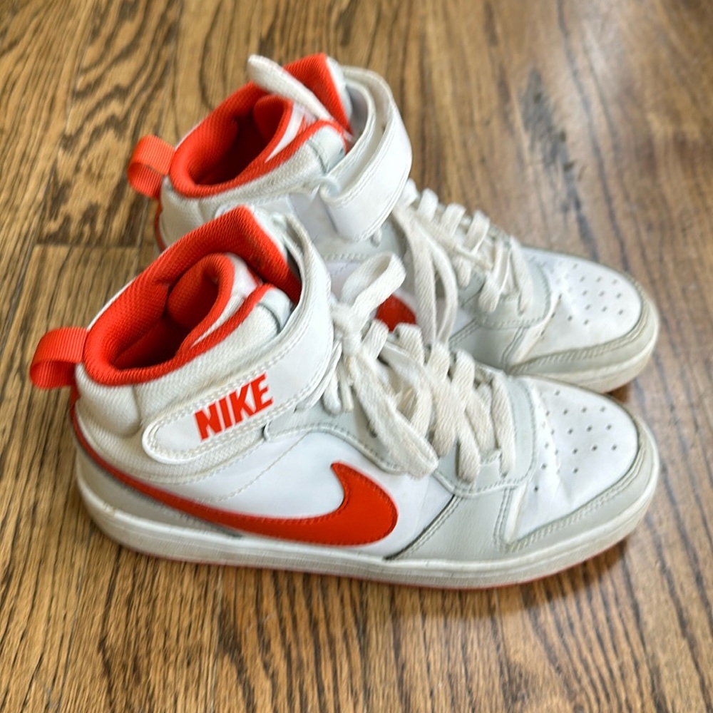 Nike Kids' Grade School Court Borough size 4Y